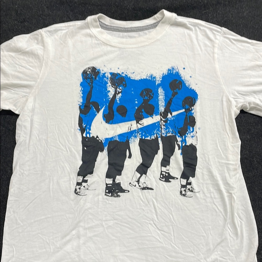 Nike - White Graphic T-Shirt